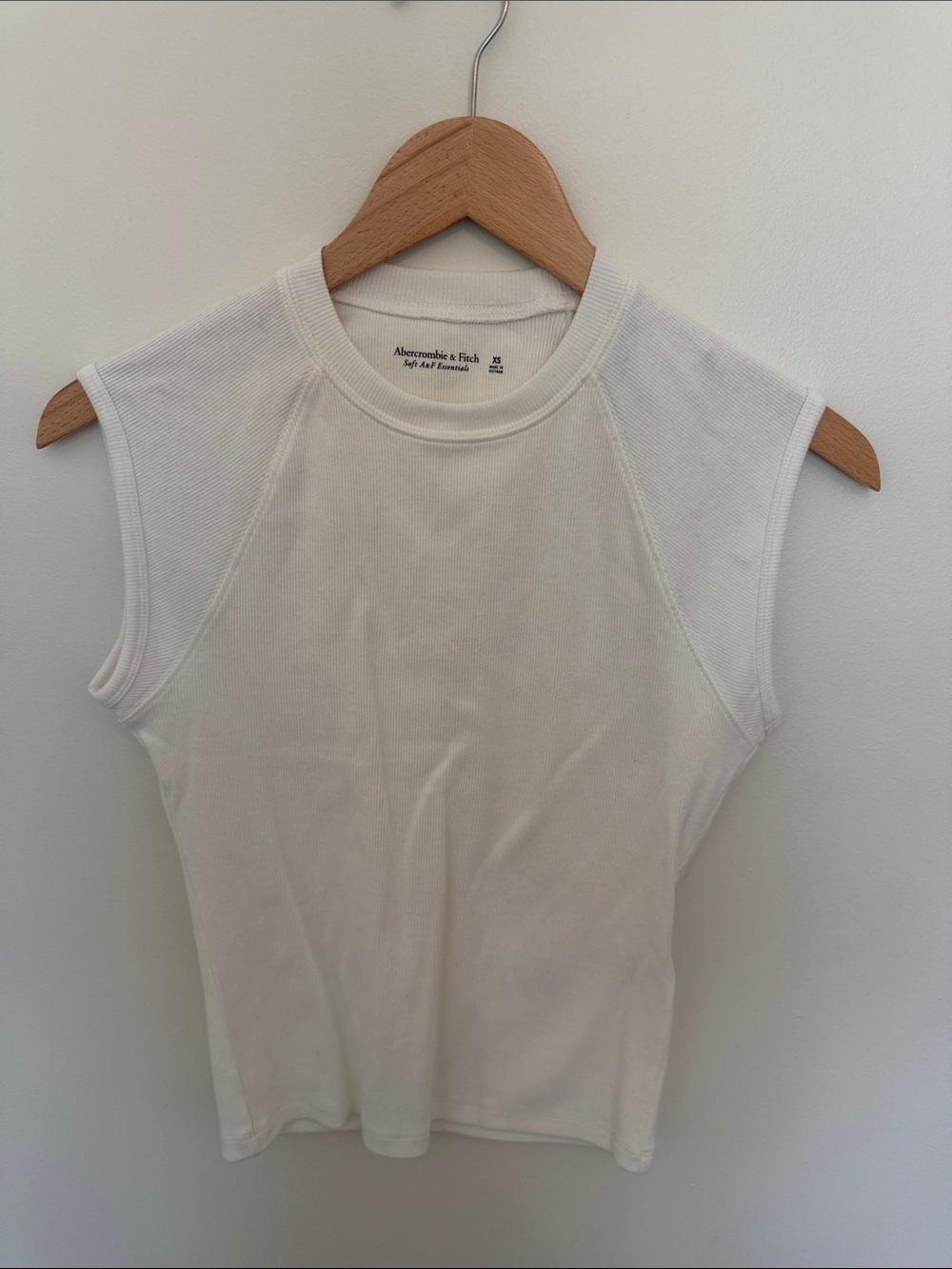 Abercrombie & Fitch White Ribbed Sleeveless Crewneck Tank